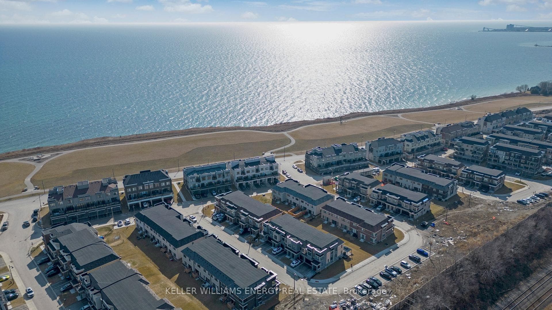 87 Caspian Square photo 36