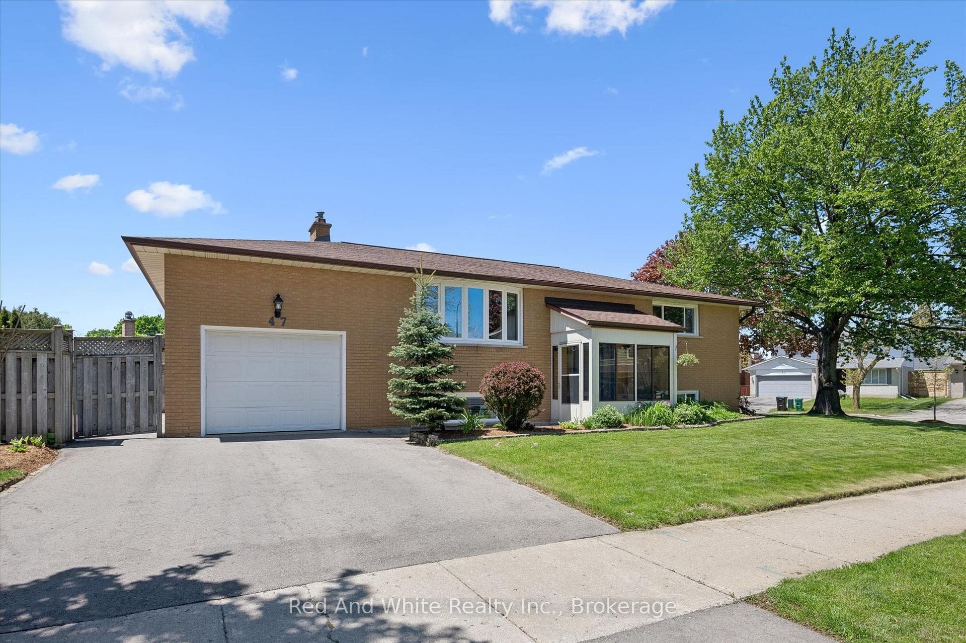47 Oakhurst Crescent photo 2