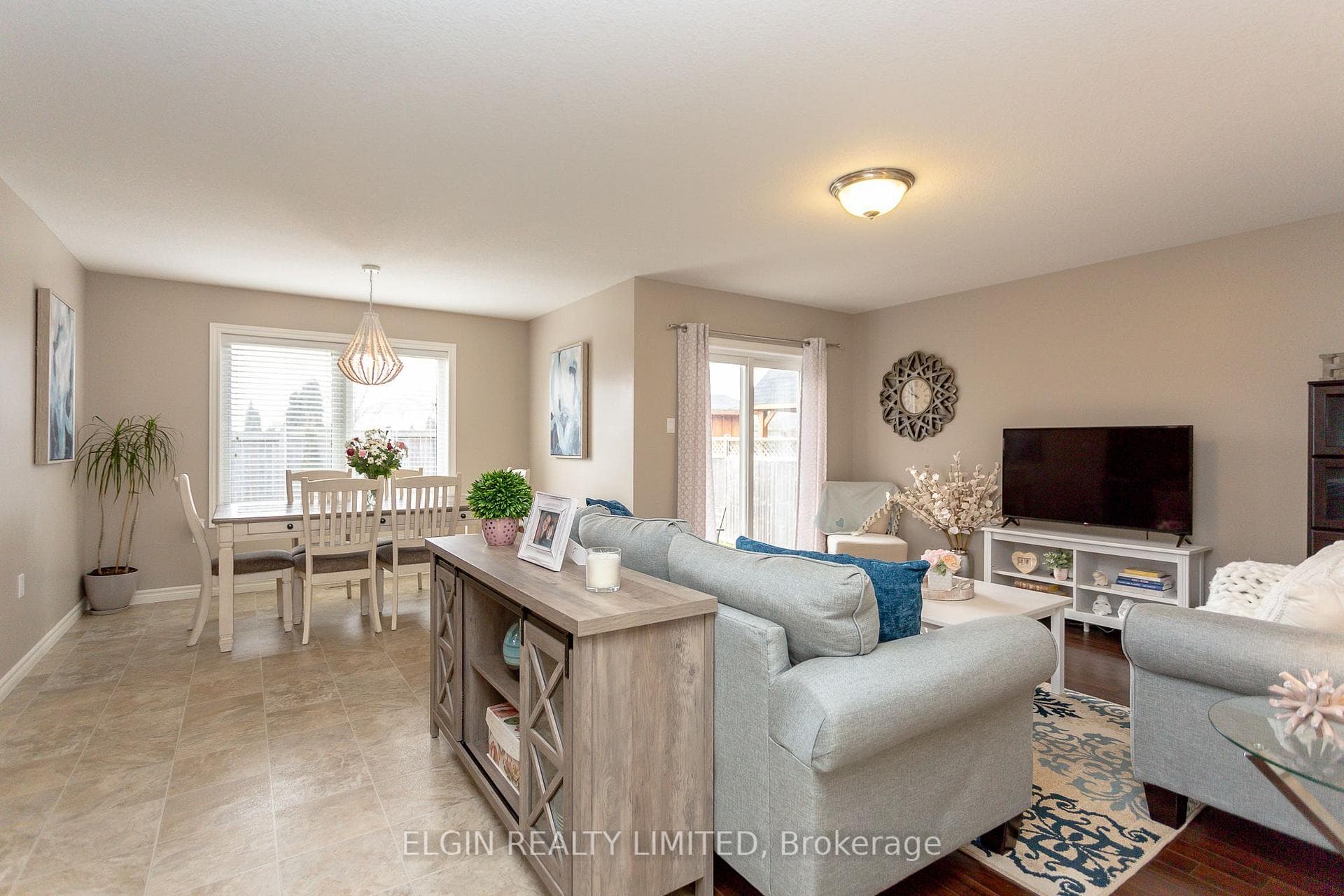 12 Ambleside Drive photo 6
