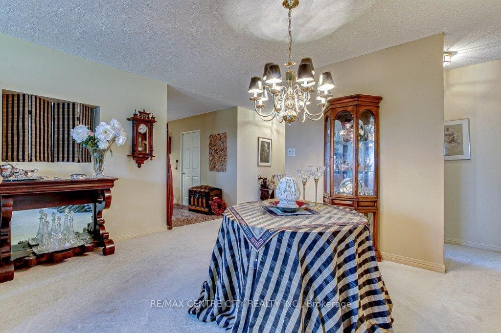 549 RIDOUT Street Unit 203 photo 11