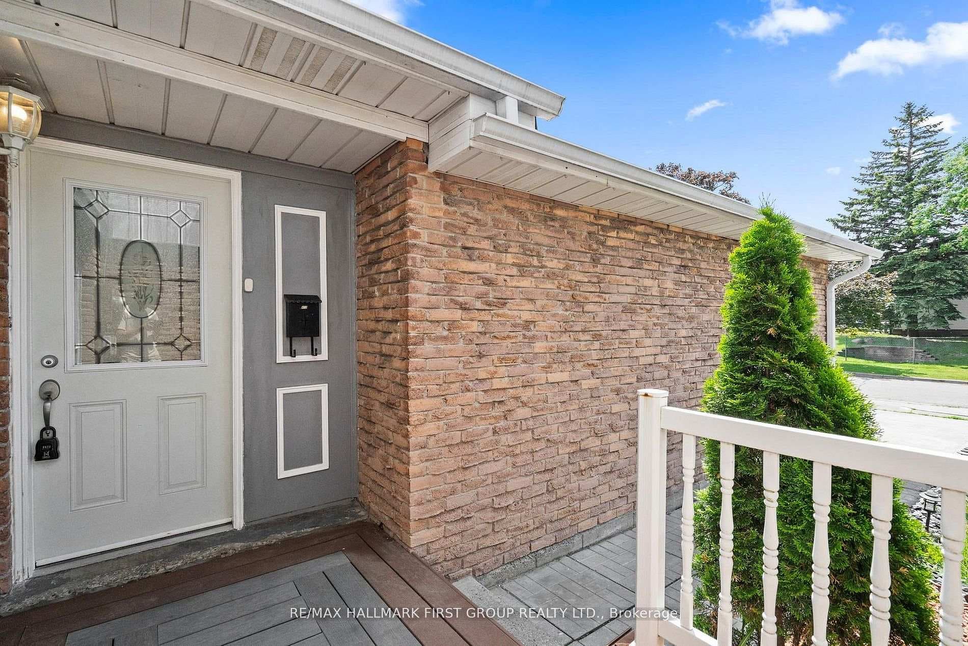 543 Dorchester Drive photo 2