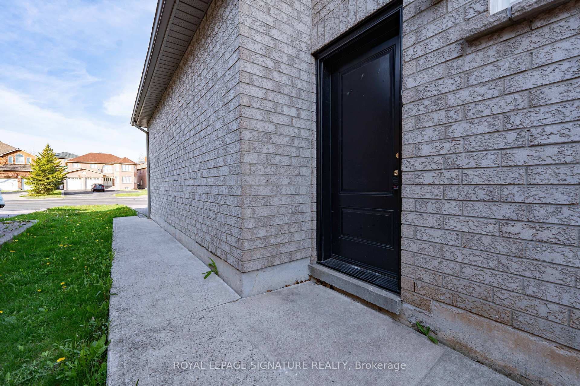 4742 Creditview Road photo 3