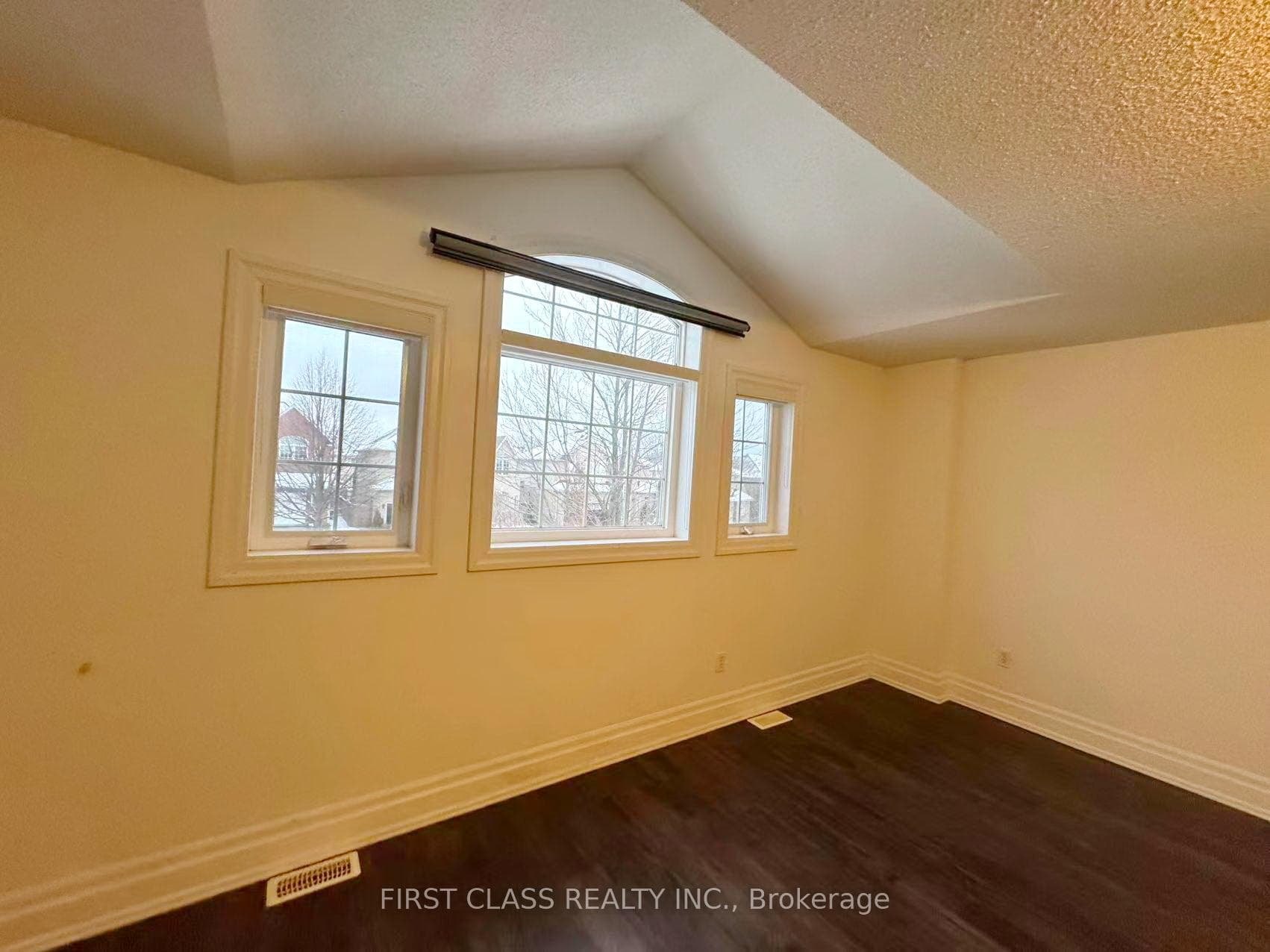 56 Moorland Crescent photo 32