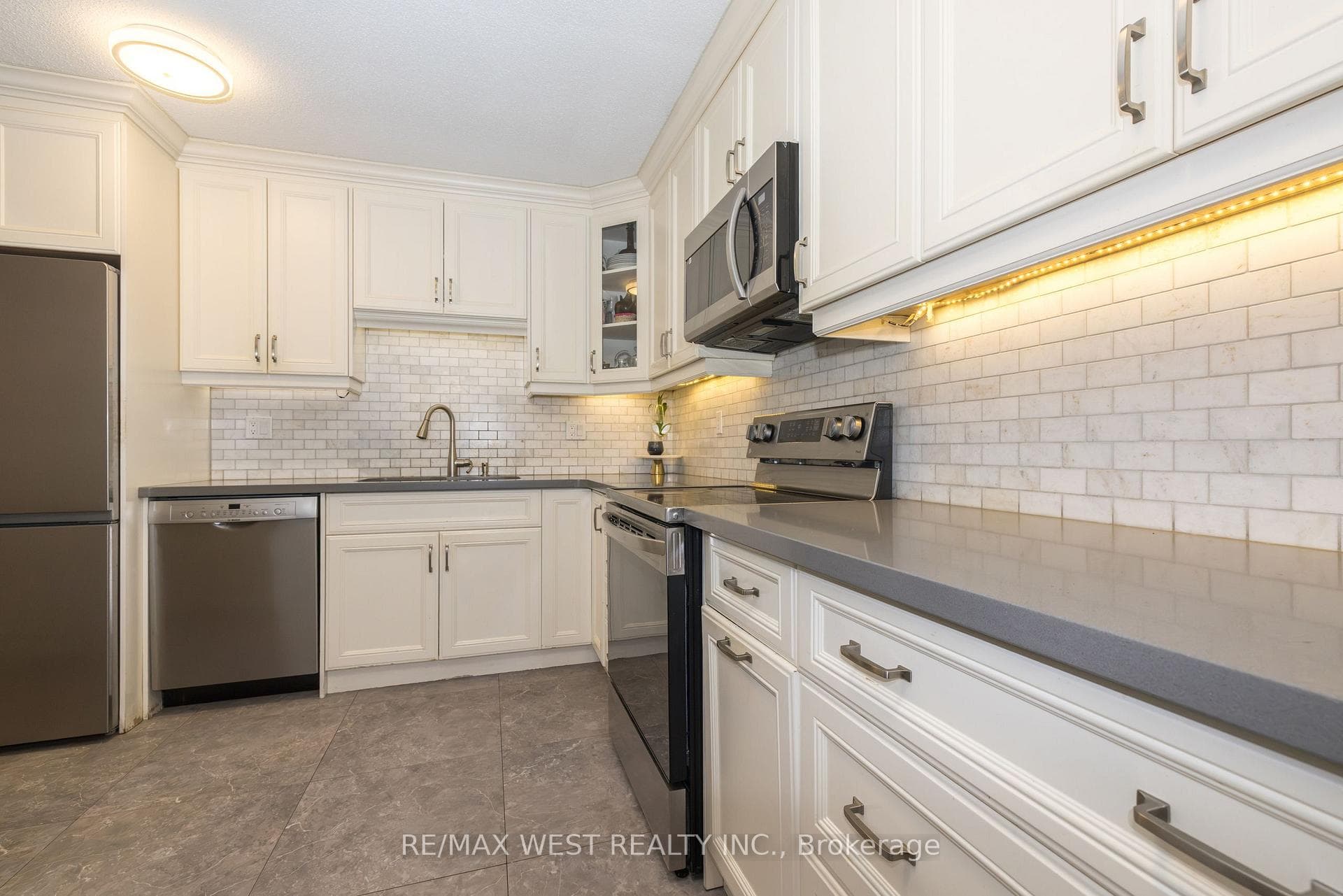 75 Emmett Avenue Unit 1514 photo 19