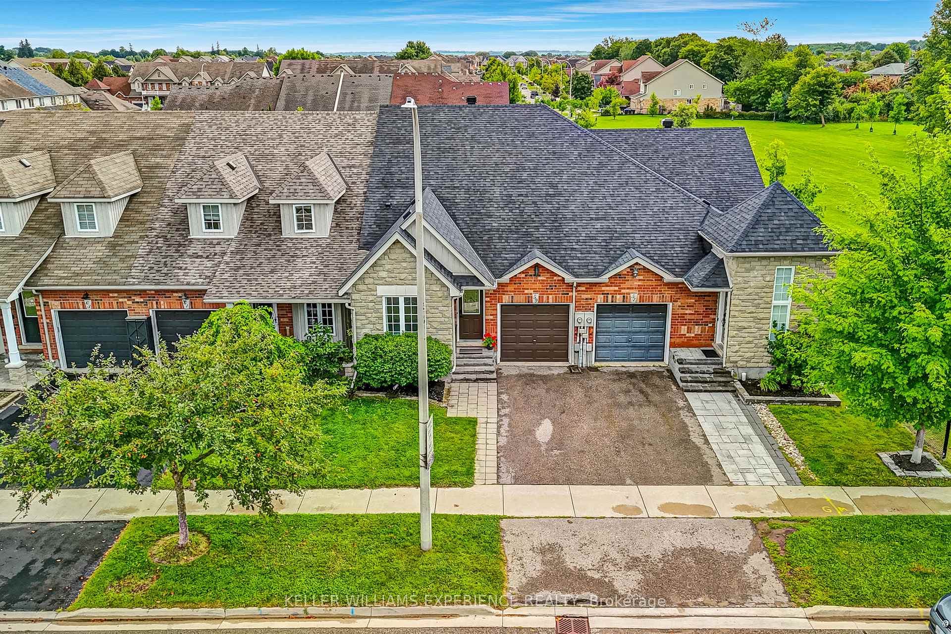 59 Cowan Avenue photo 4