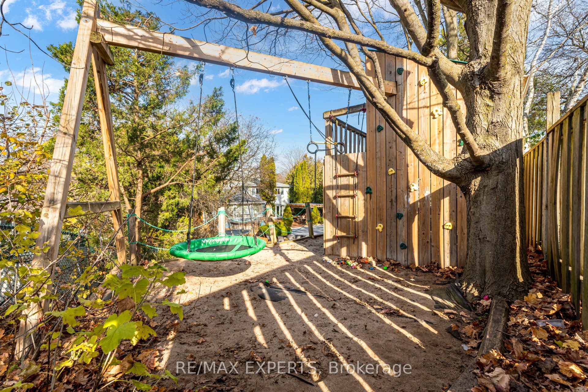 6 Cedar Crescent photo 27