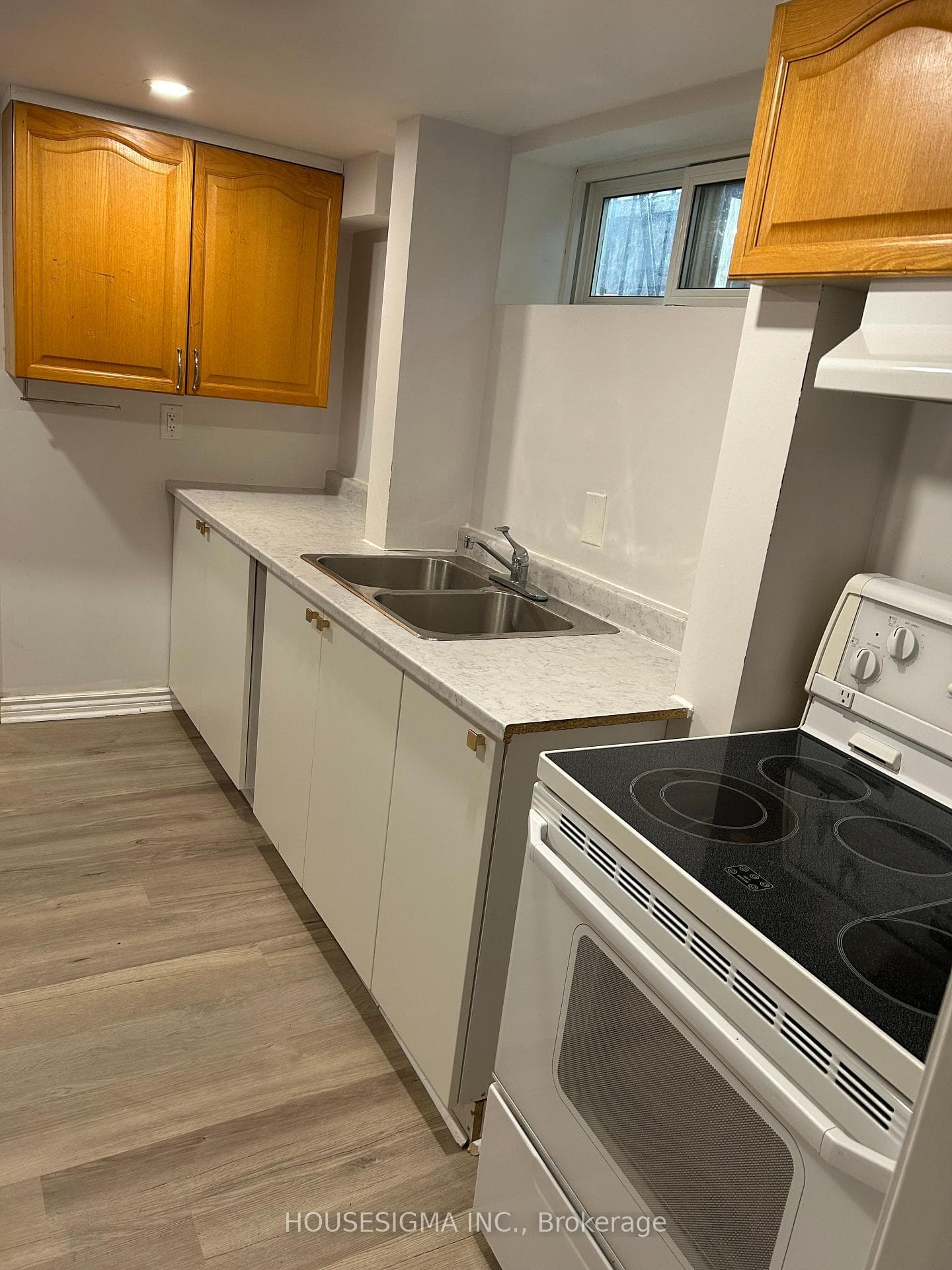 566 Chester Street photo 3