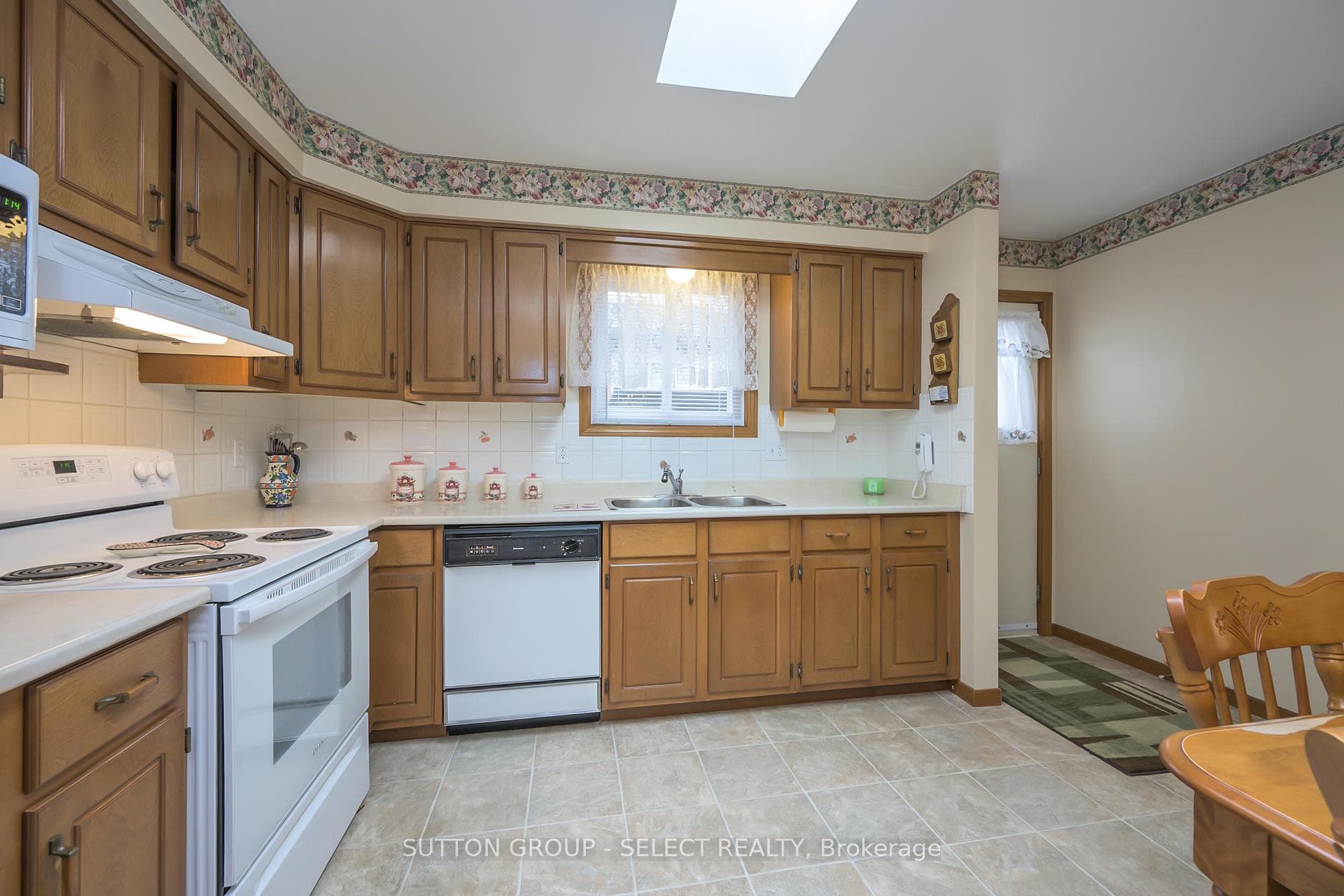 56 BUCHAN Road photo 15
