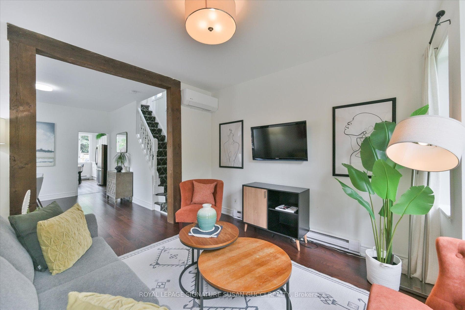 Spacious living room ideal for entertaining