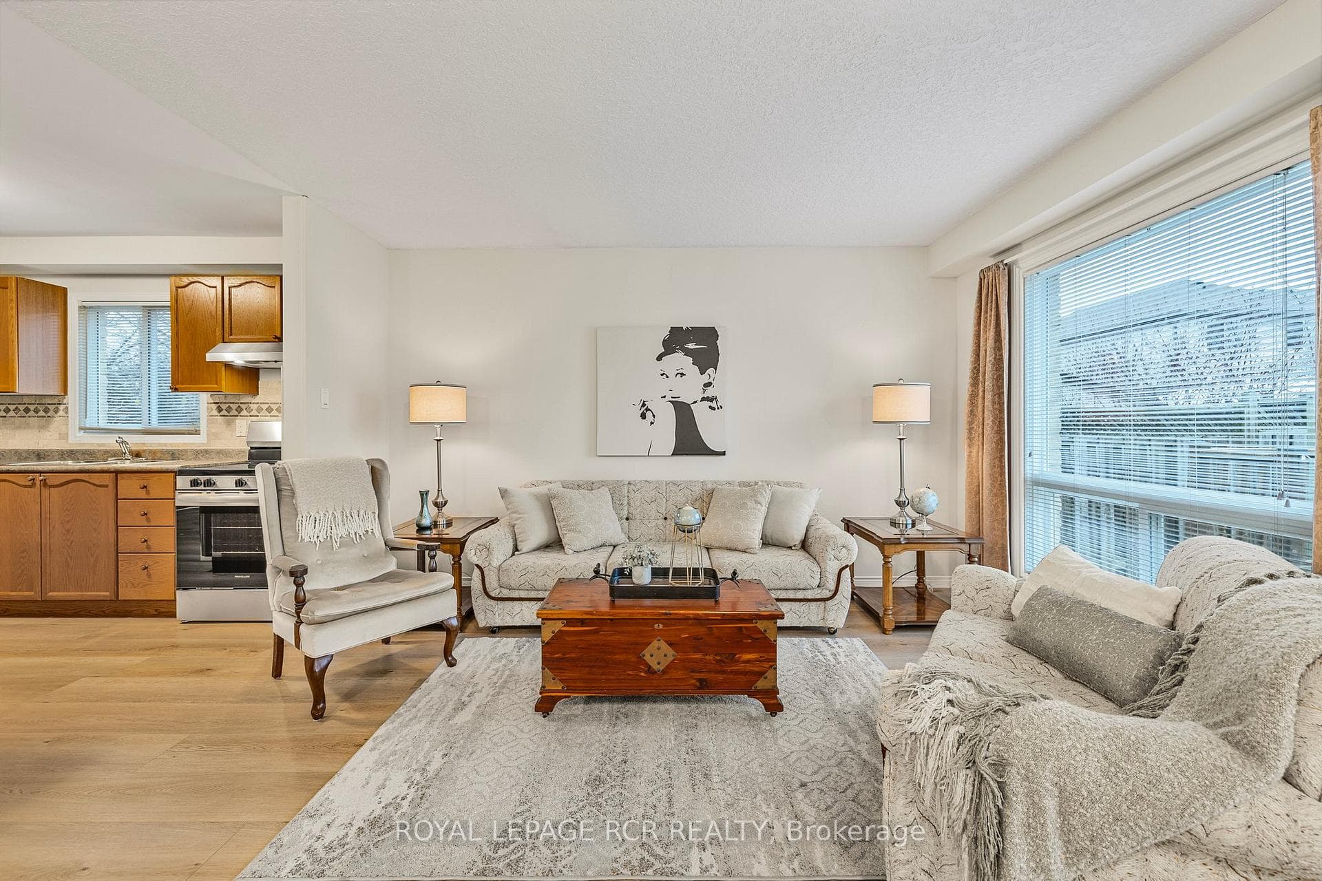 21 Colbourne Crescent photo 6