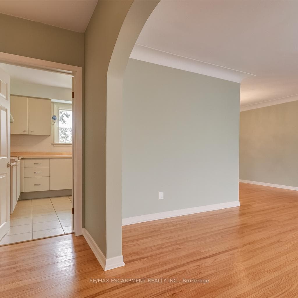 5186 BROMLEY Road photo 2