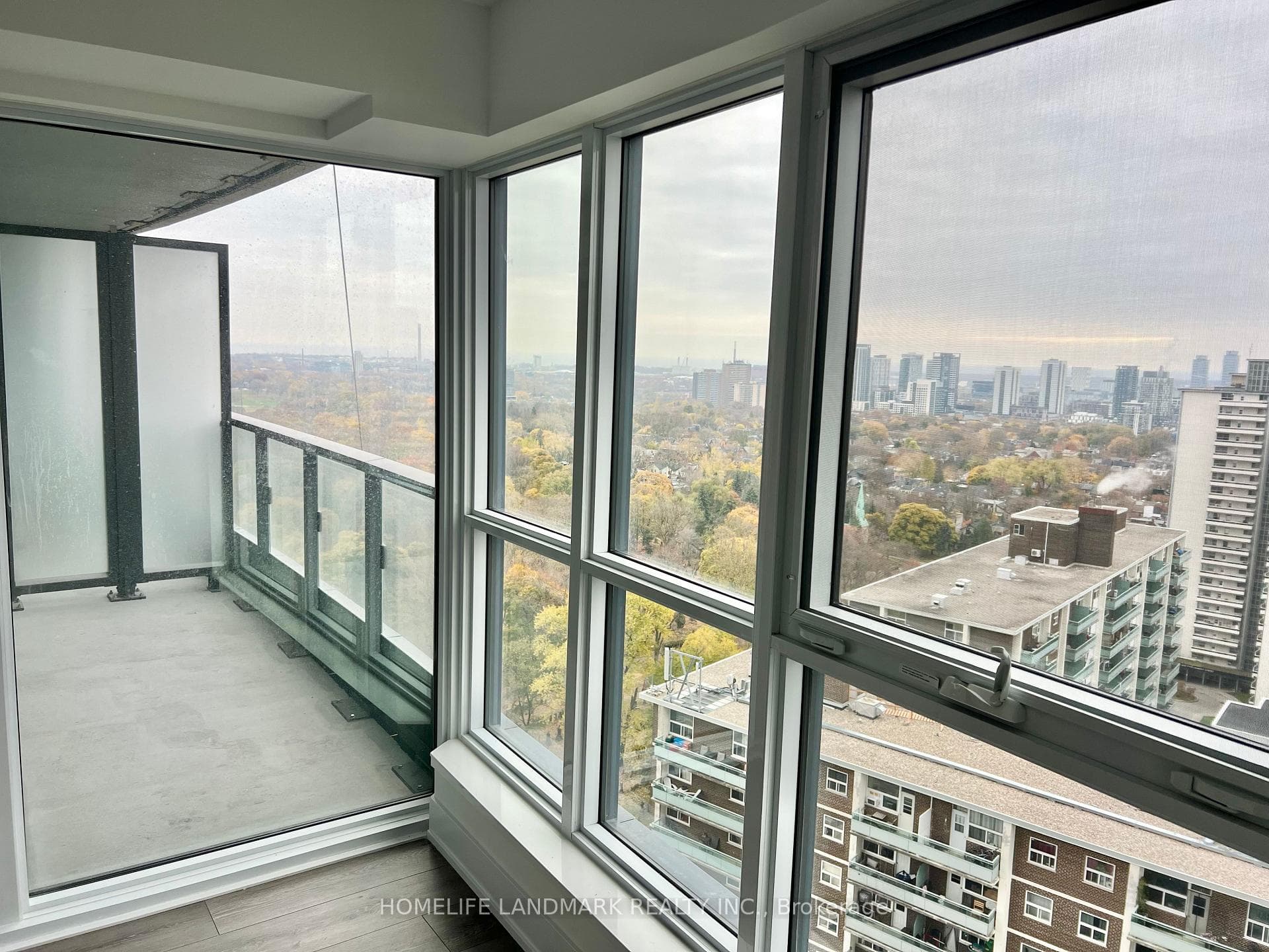 585 Bloor Street Unit 2121 photo 14