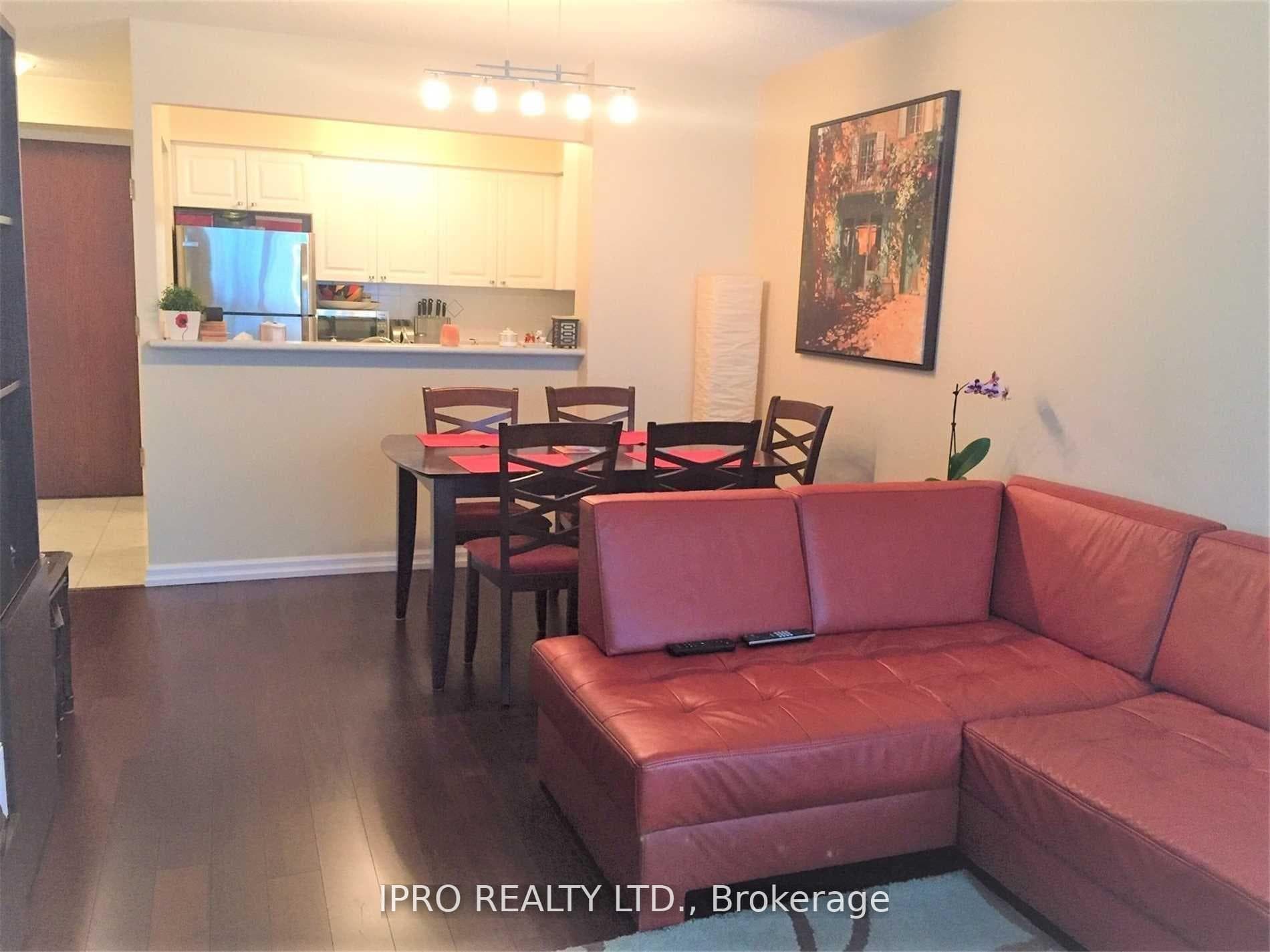 29 Pemberton Avenue Unit 702 photo 11