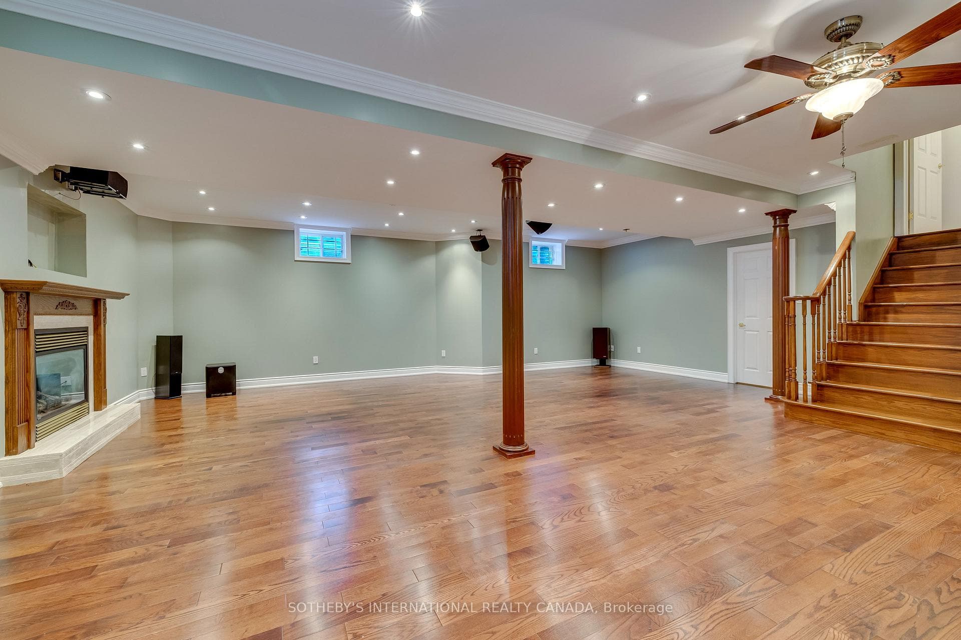 549 Renshaw Court photo 35