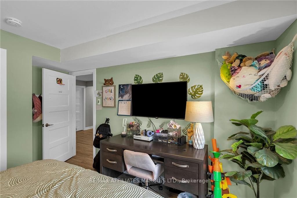 2125 BURKE Avenue photo 19