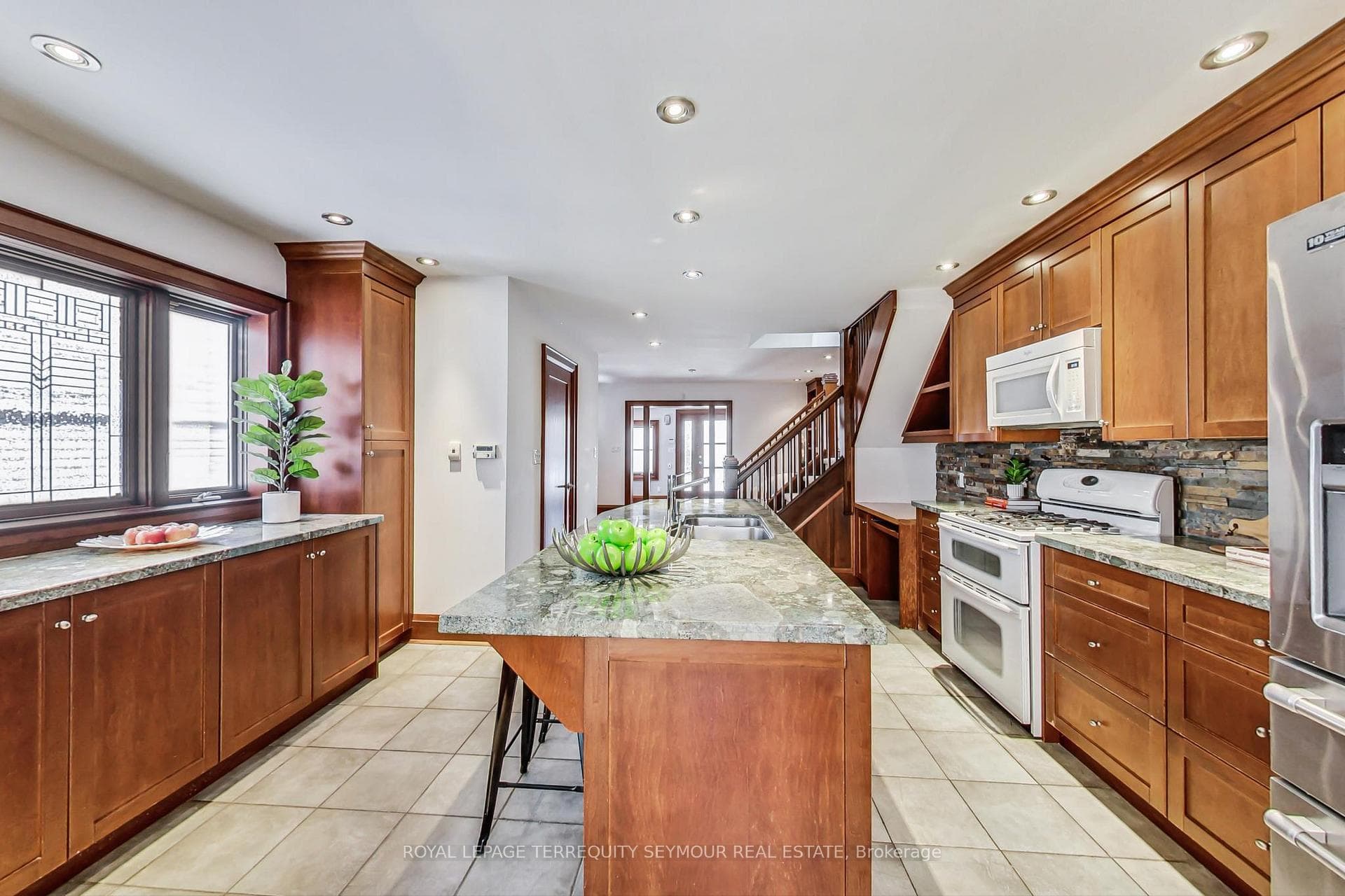 435 Balliol Street photo 11