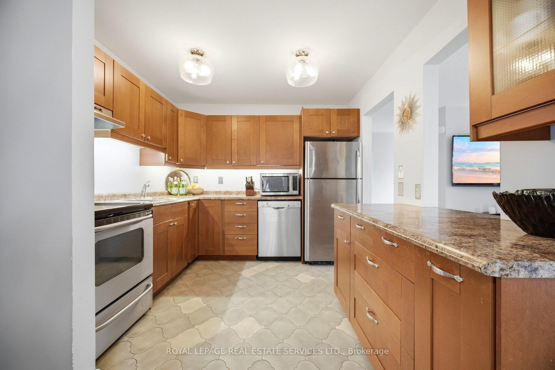 649 Francis Road Unit 3 photo 10