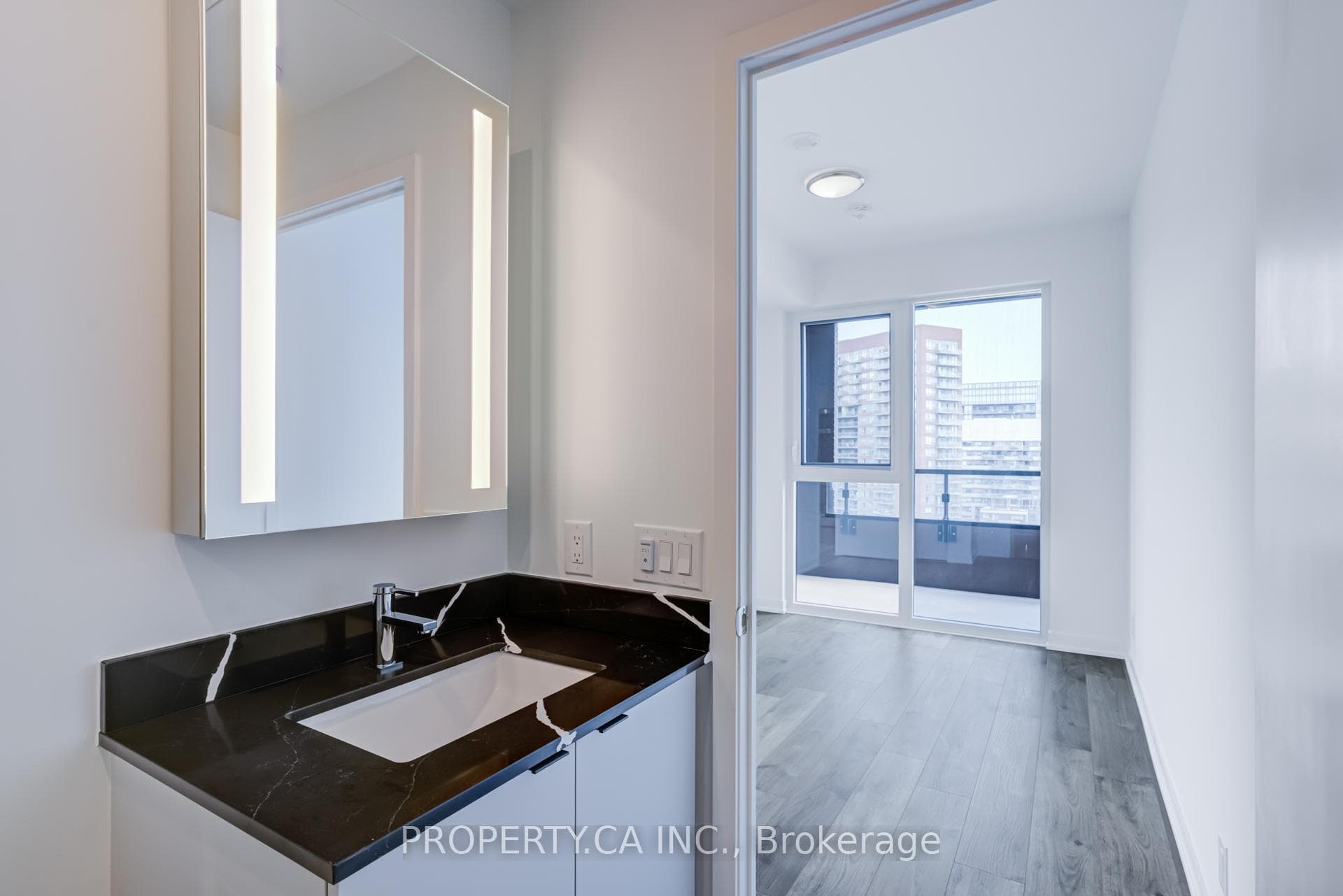 285 Dufferin Street Unit 1007 photo 26