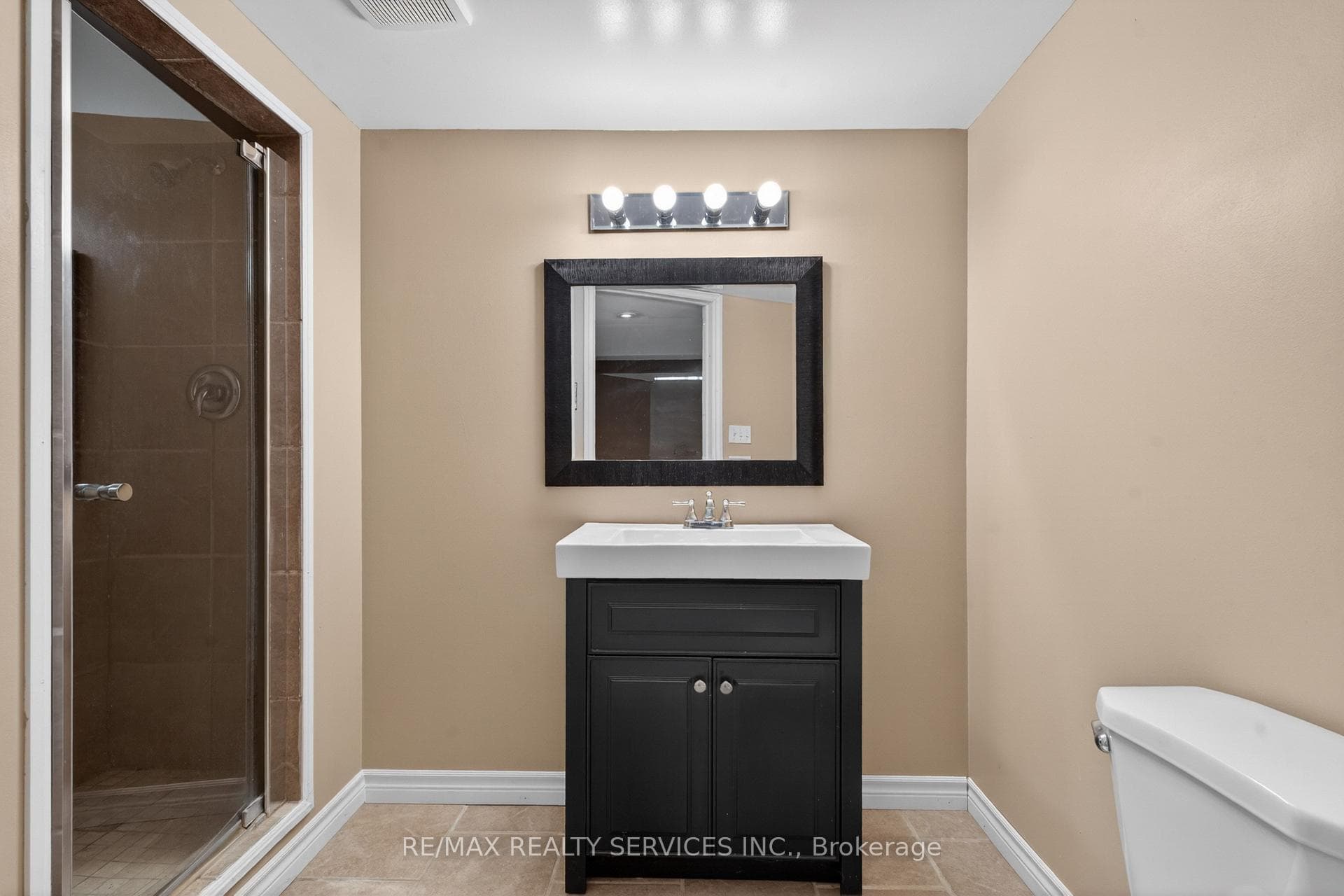 70 Hunter Road photo 32