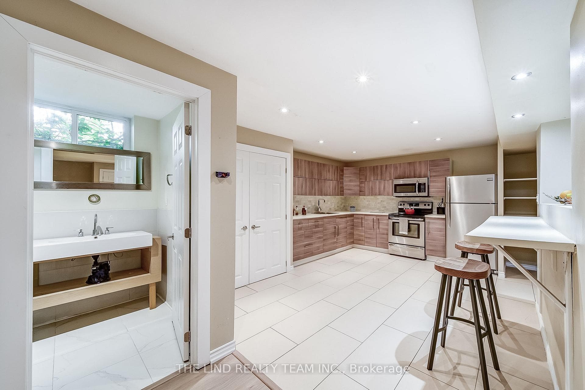 15809 Dufferin Street photo 29