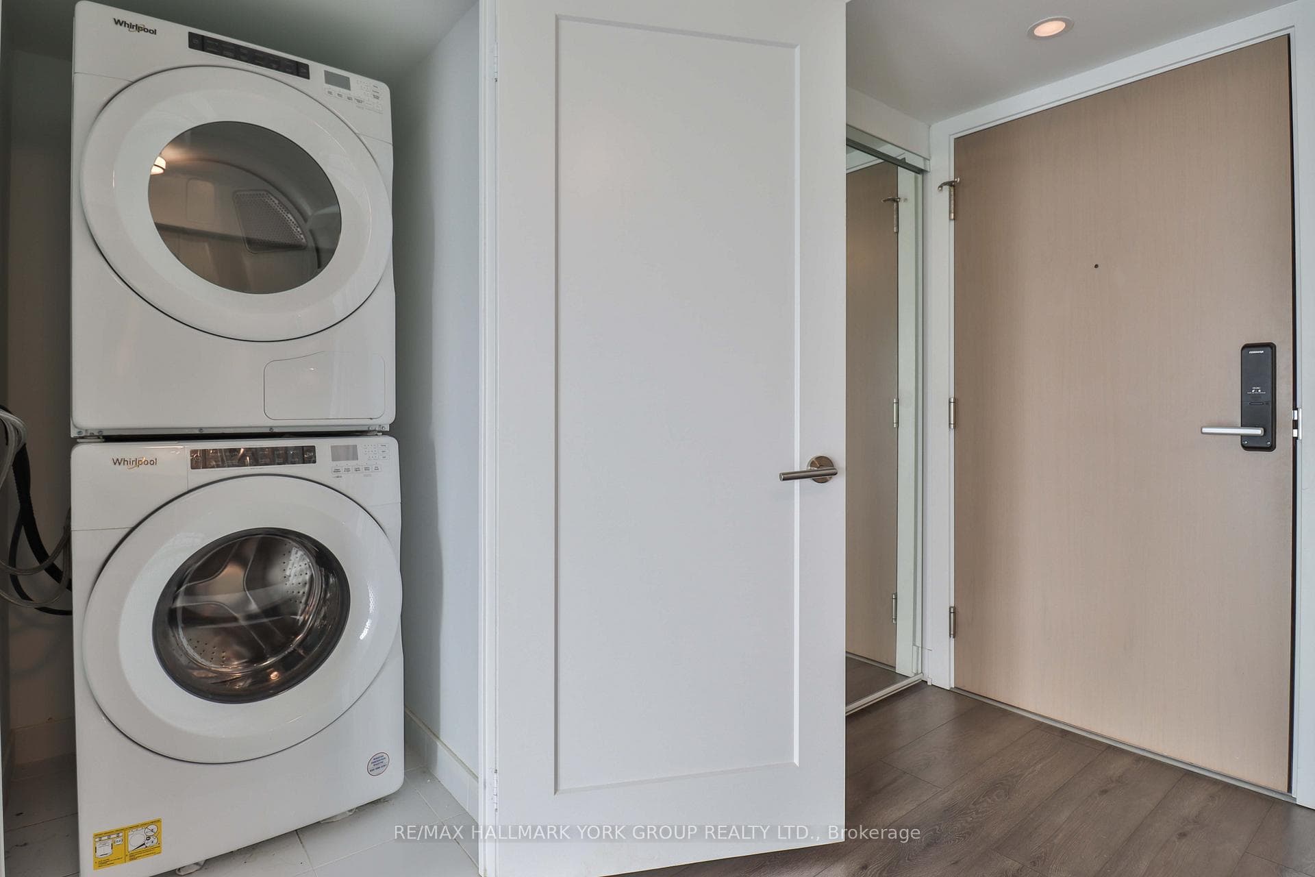 585 Bloor Street Unit 2017 photo 24