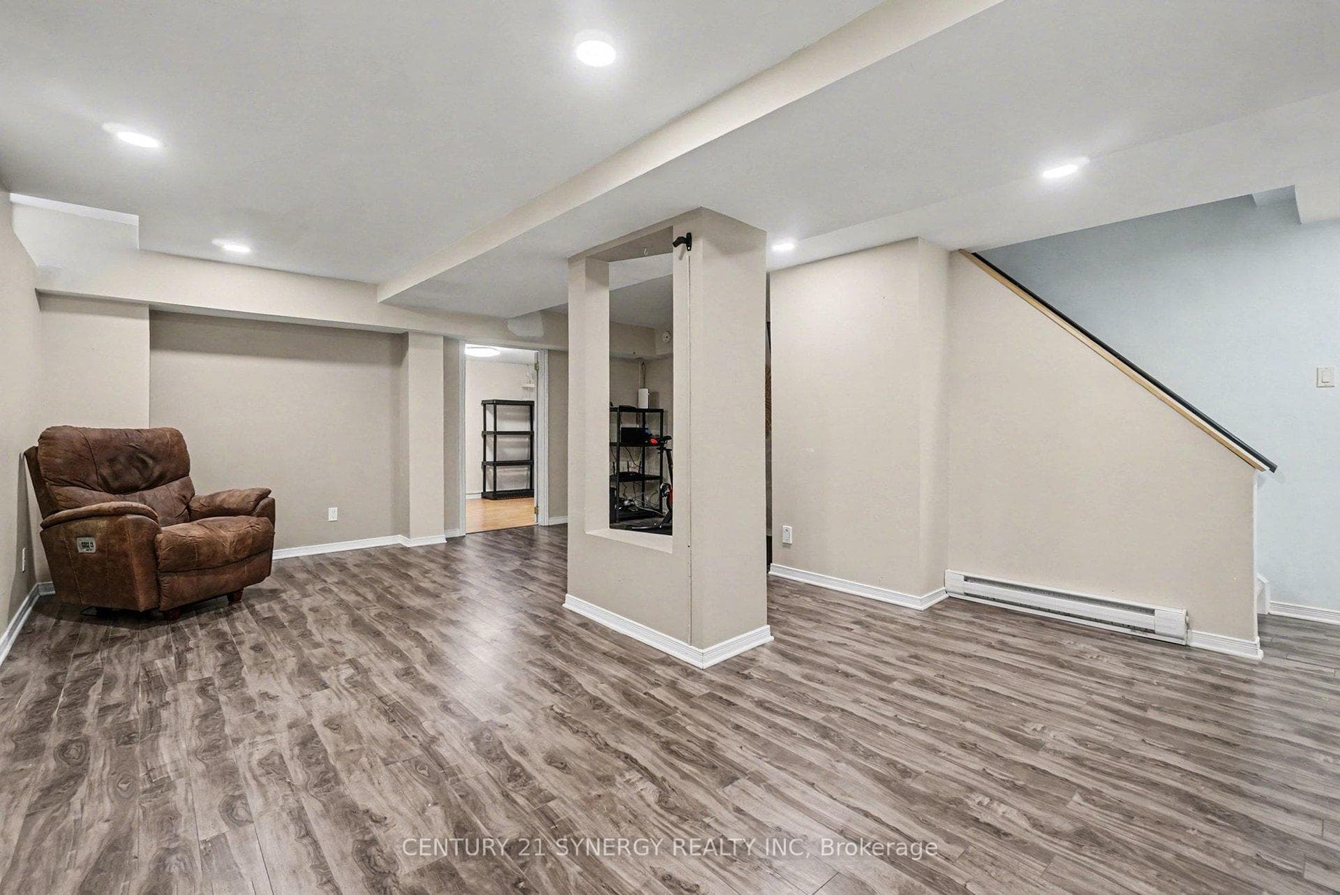1916 Leclair Crescent photo 31