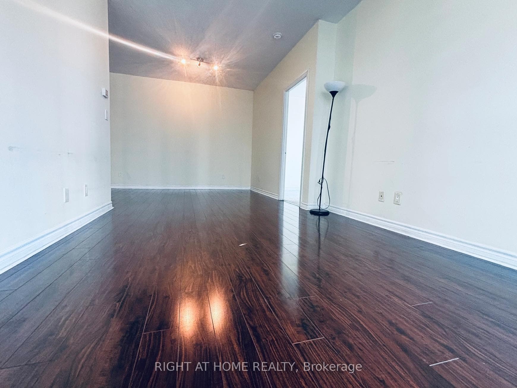 3504 Hurontario Street Unit 907 photo 11