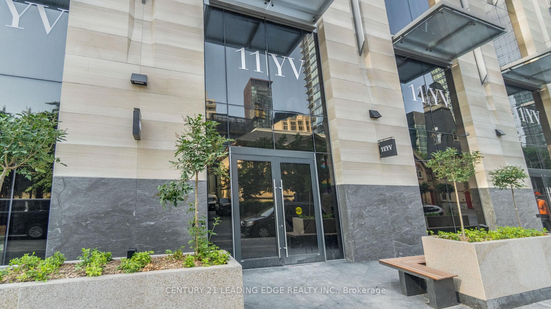 11 Yorkville Avenue Unit 3810 photo 8
