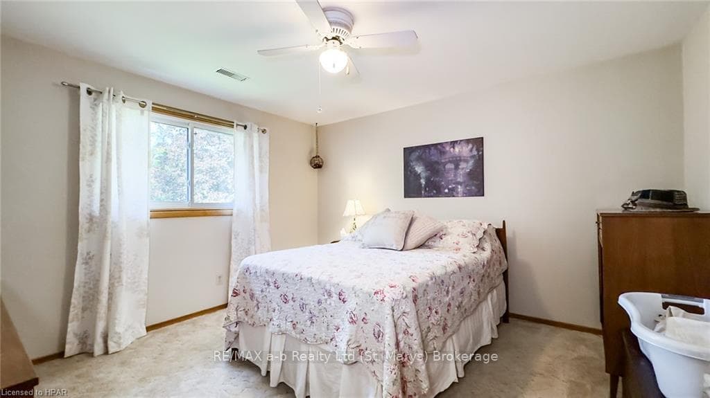 3 SPARLING Crescent photo 30