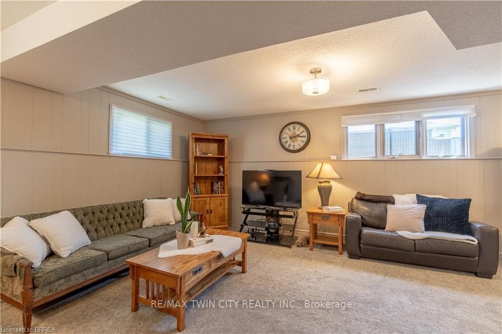 54 Bradbury Crescent photo 22