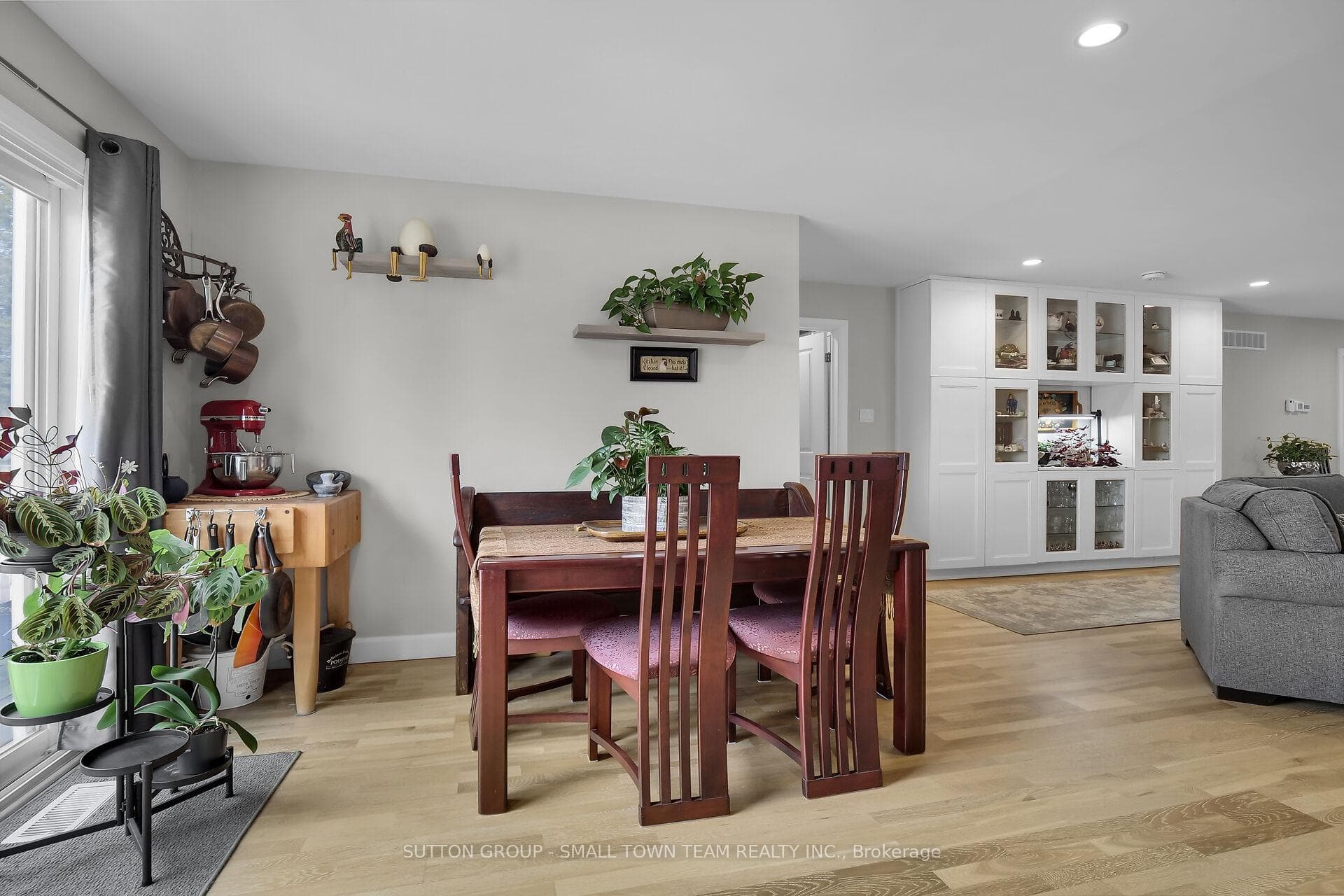 162 Roland Street photo 10