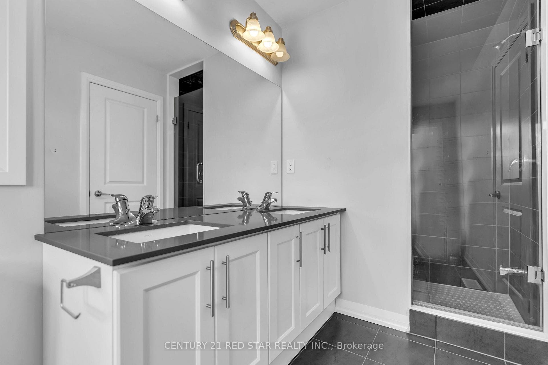 844 Sobeski Avenue photo 33