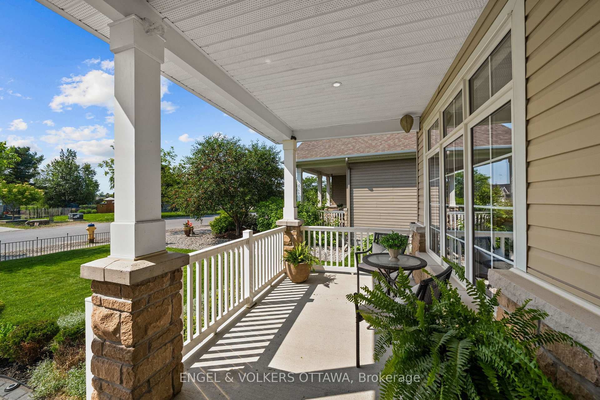 112 Equinelle Drive photo 4