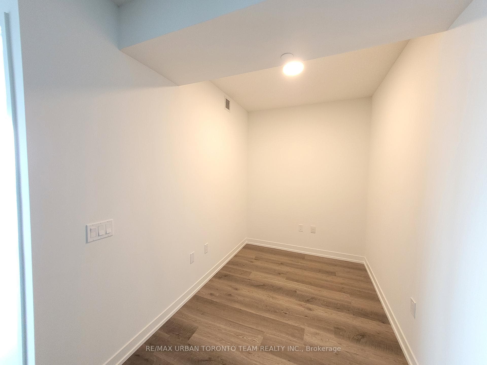 195 Commerce Street Unit 2710 photo 4