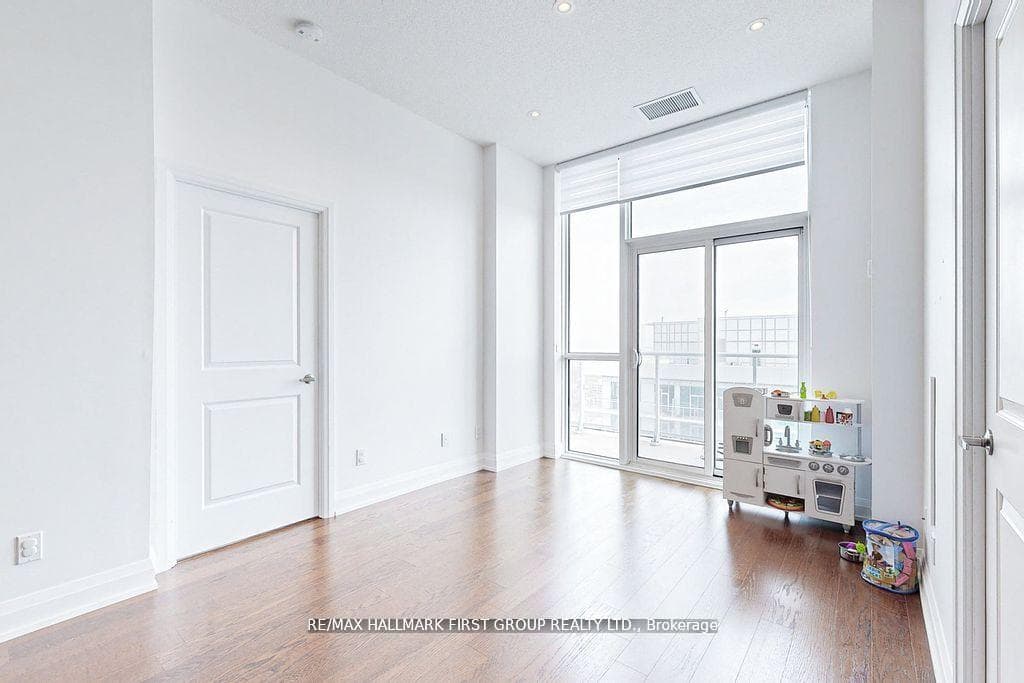 65 Speers Road Unit PH06 photo 13