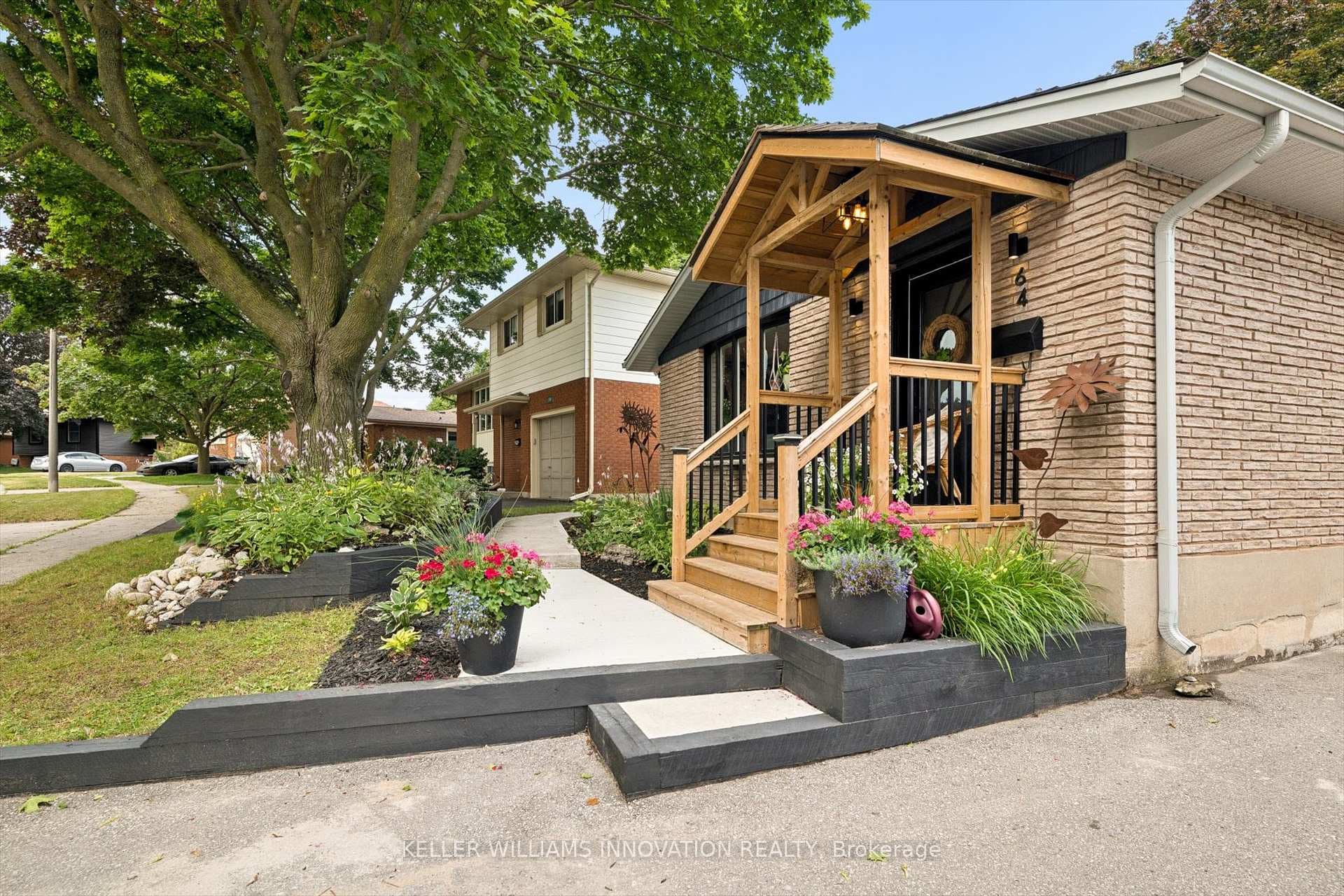 64 Westbury Crescent photo 3