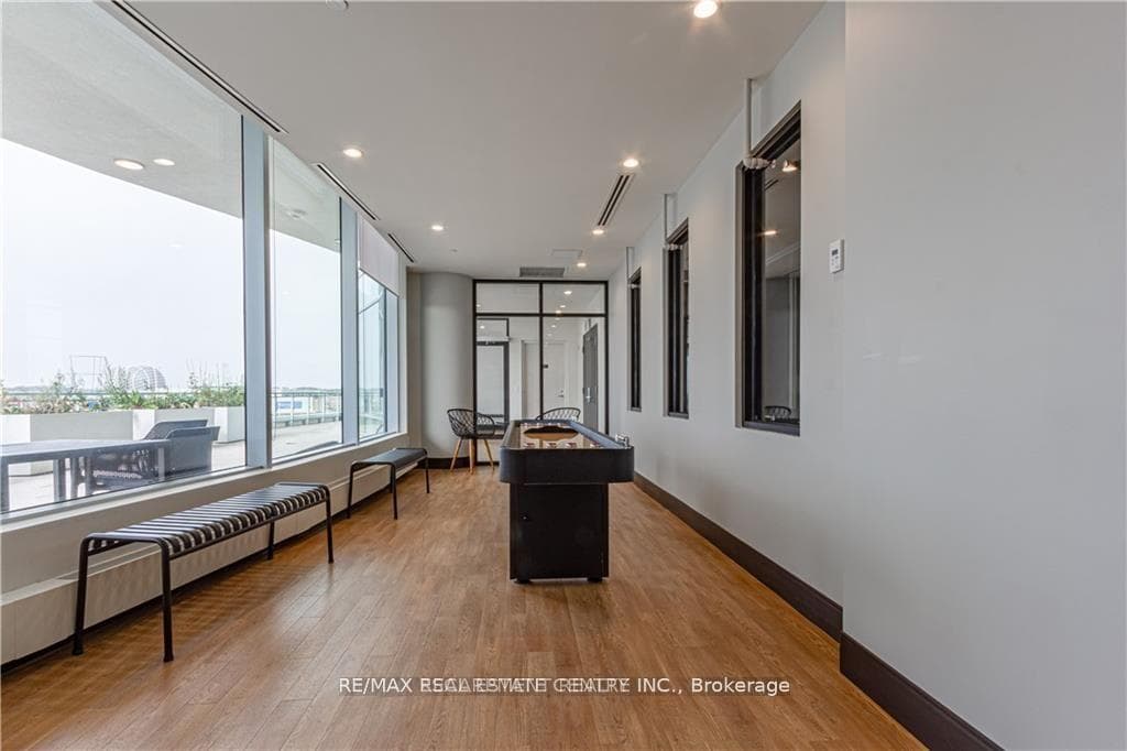 2520 Eglinton Avenue Unit 403 photo 18