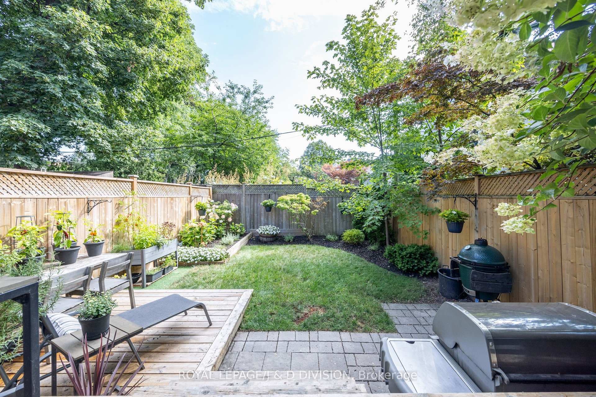 1049 Mount Pleasant Road photo 3