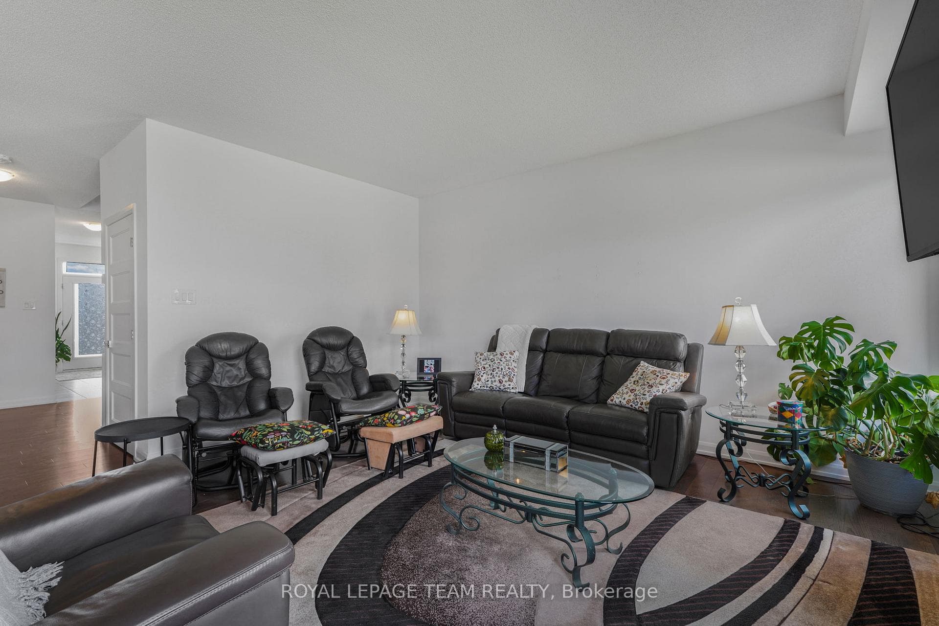 376 Sterling Avenue photo 10