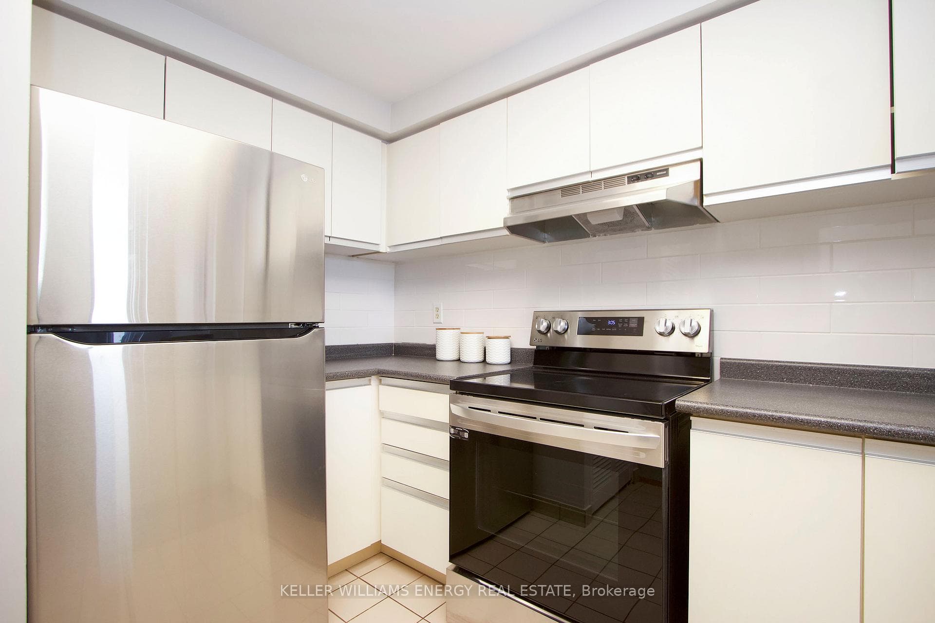 711 Rossland Road Unit 1104 photo 6