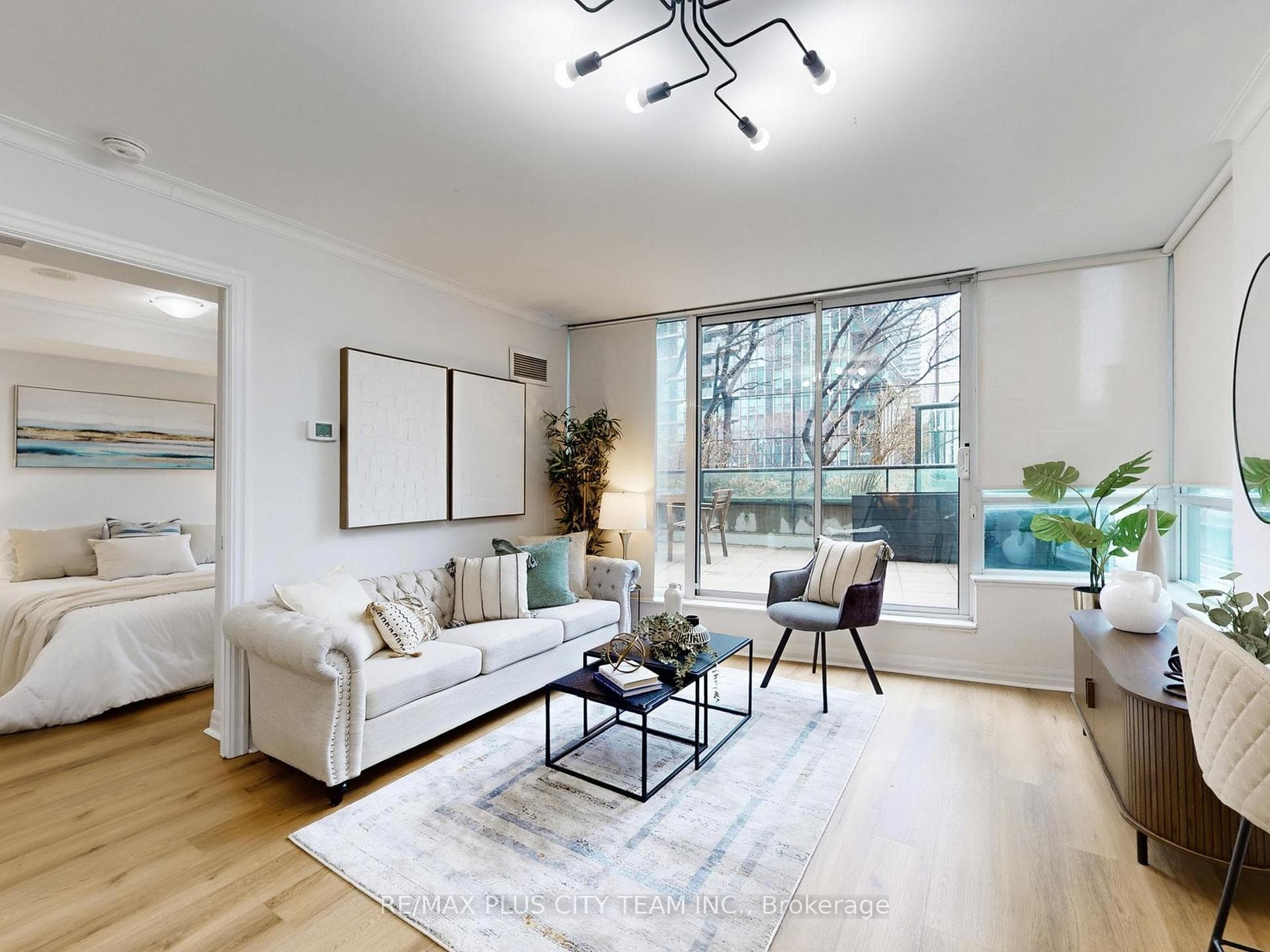 16 Yonge Street Unit 502 photo 5