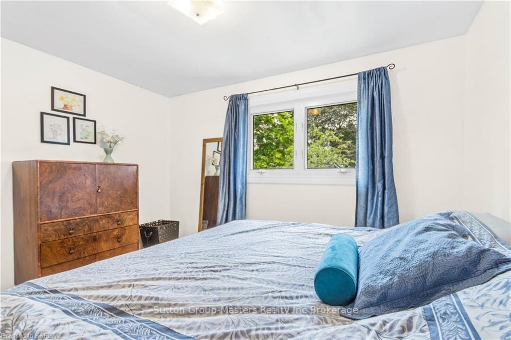 4 BARCLAY Road photo 18