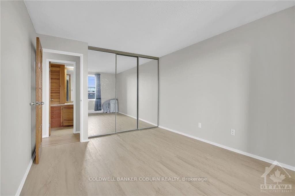 1081 AMBLESIDE Drive Unit 1112 photo 23