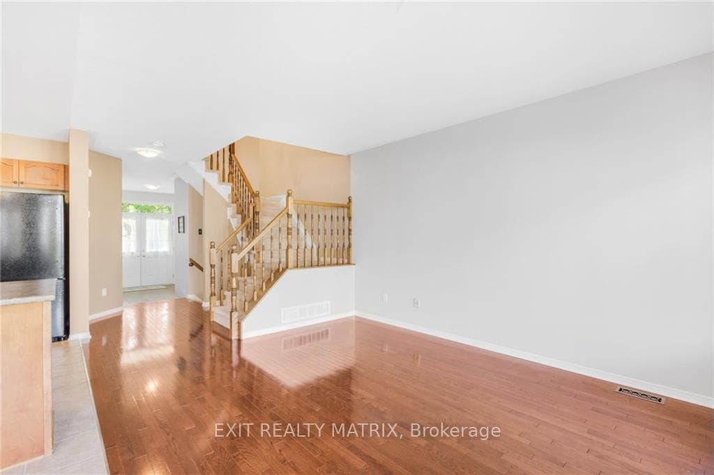 1119 BRASSEUR Crescent photo 18