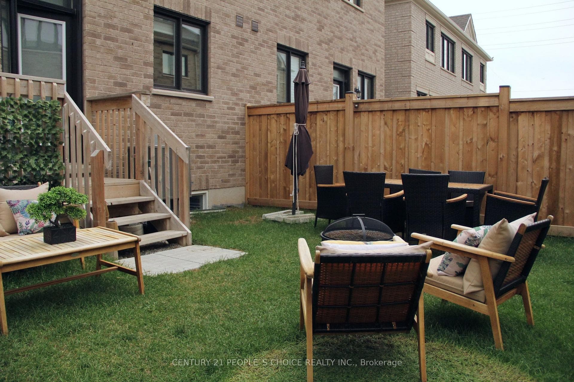 487 Bergamot Avenue photo 29