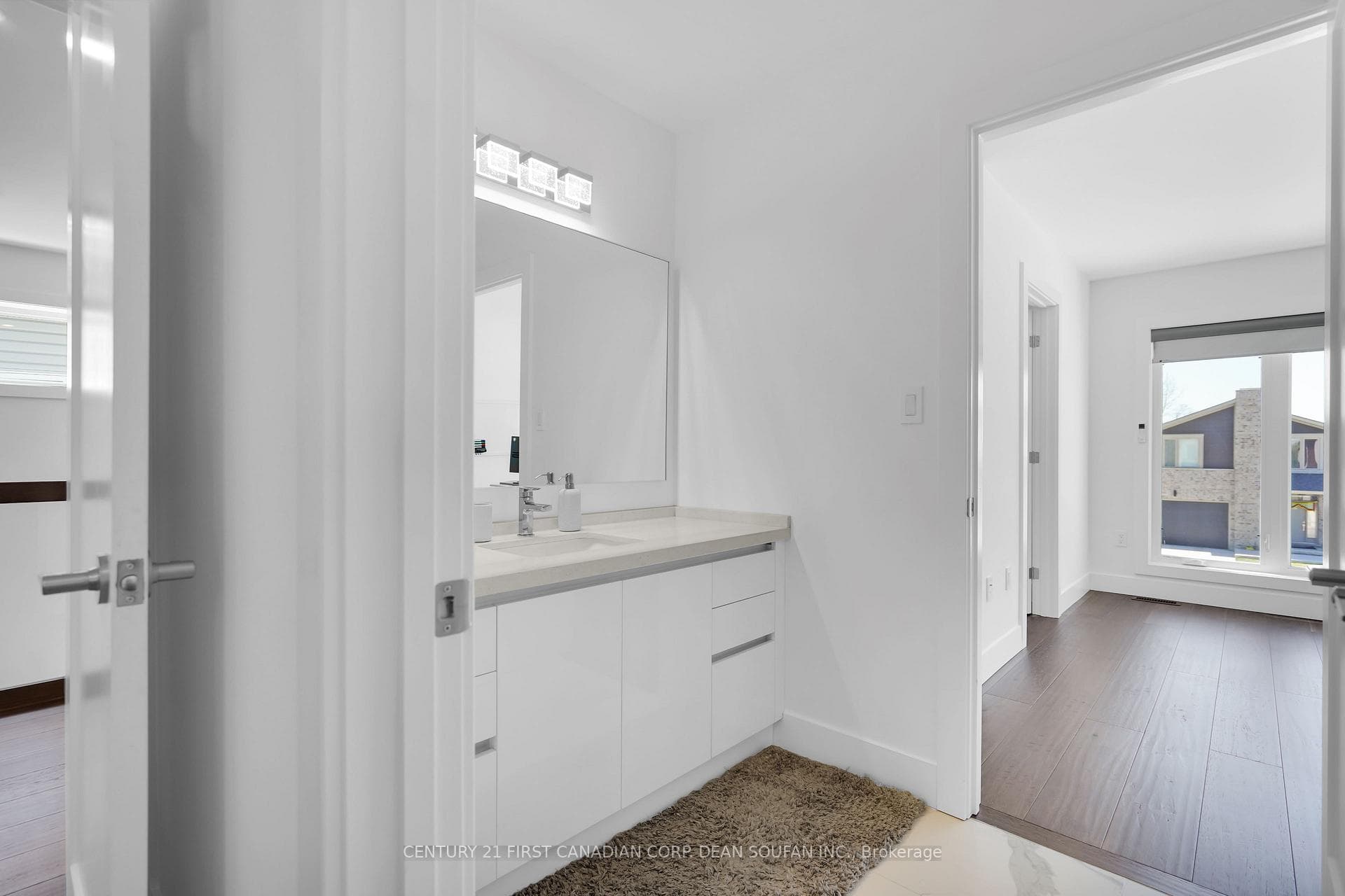 323 Edgevalley Road photo 24