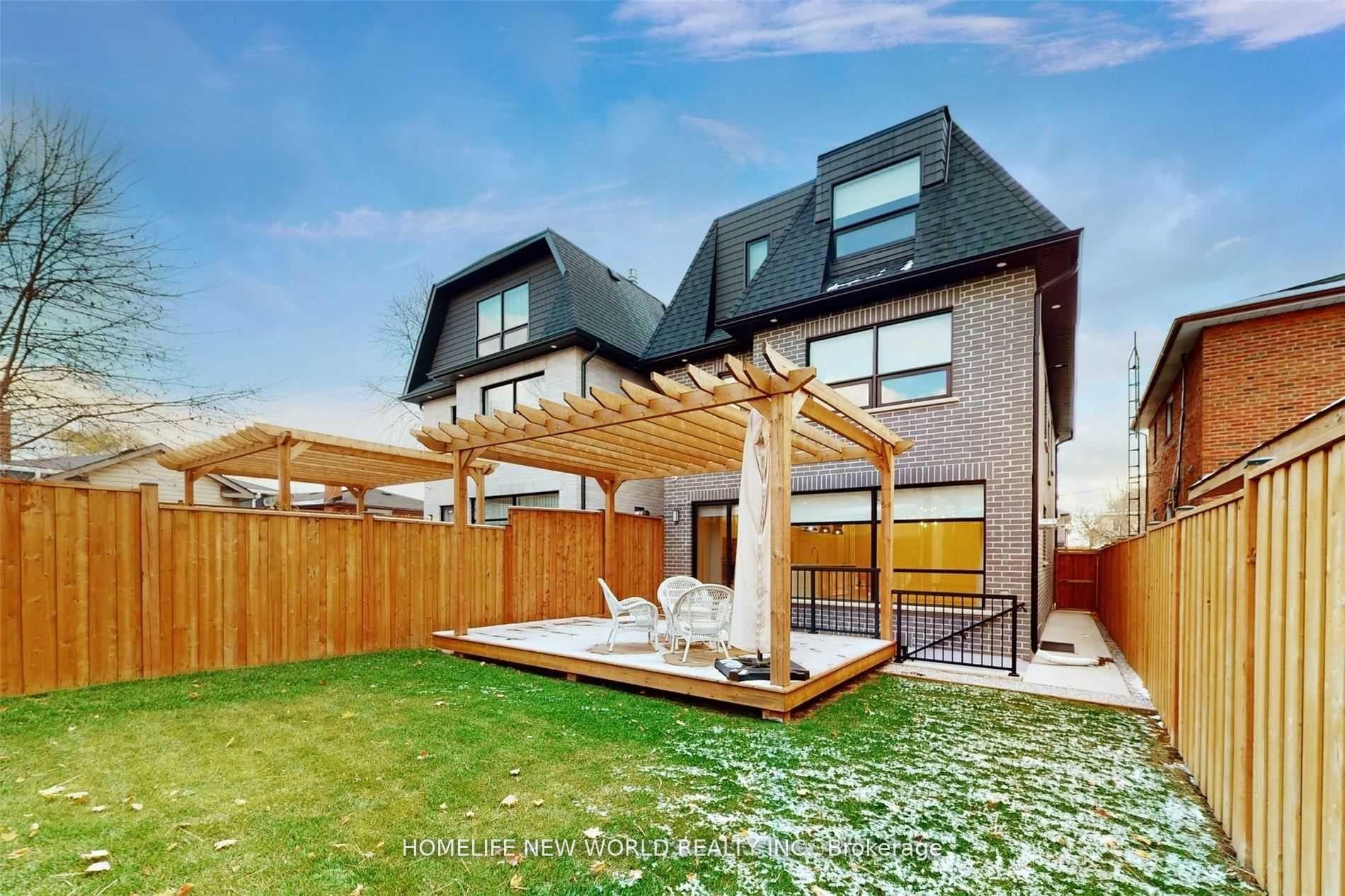 725 Gardner Avenue photo 32