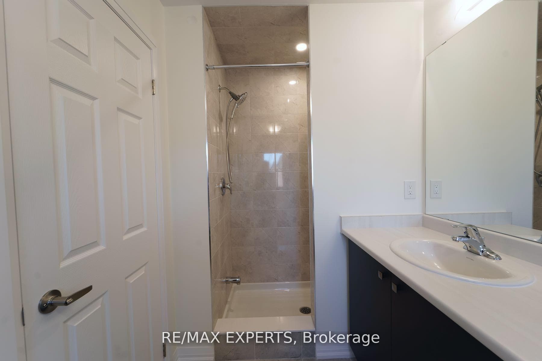 135 Granville Crescent photo 27