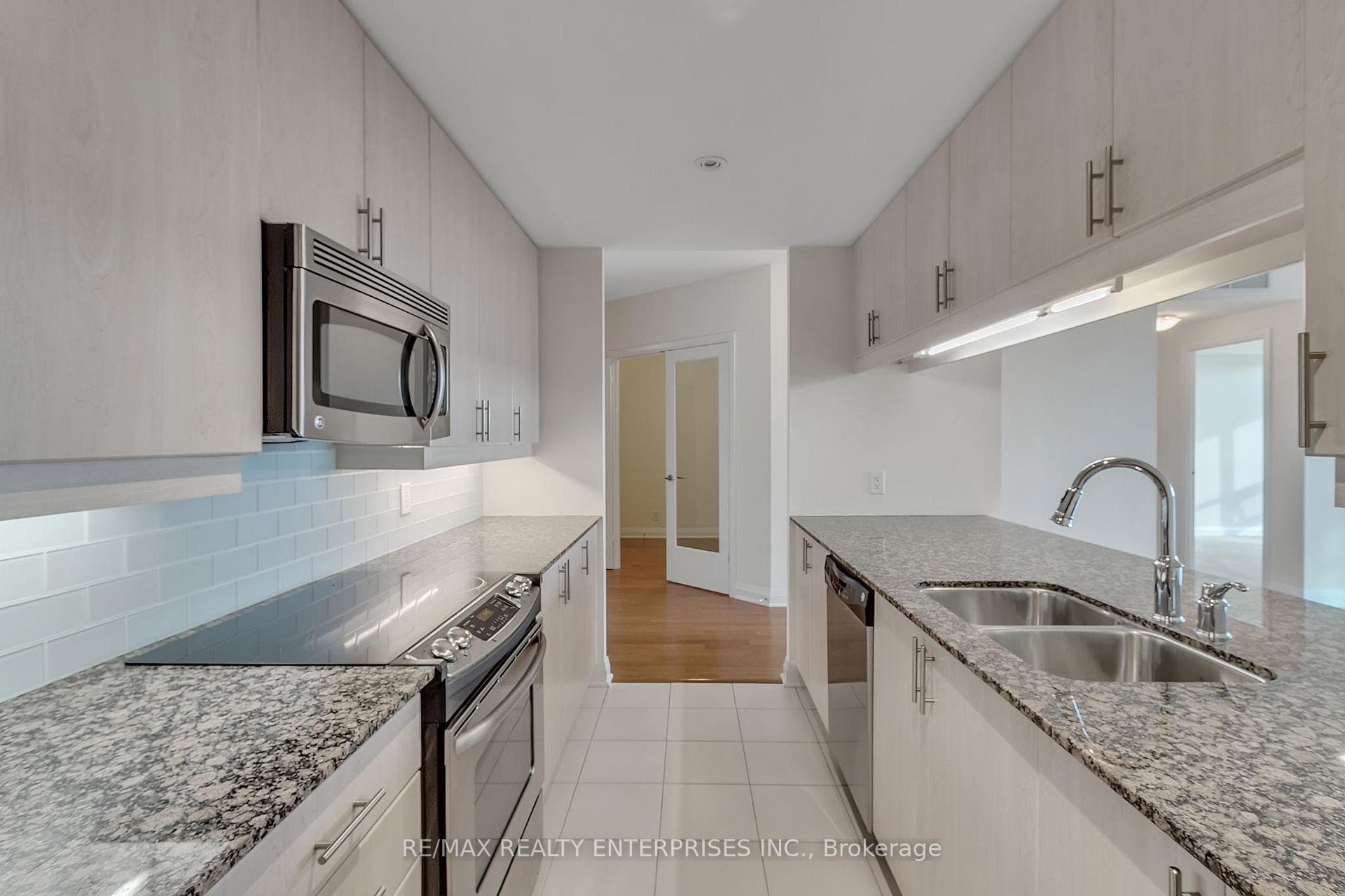 1055 Southdown Road Unit 914 photo 11