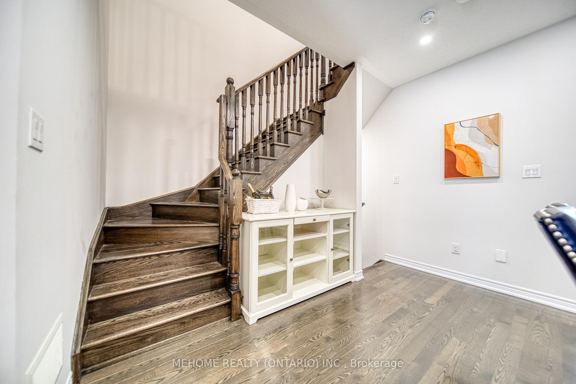 114 Chayna Crescent photo 5